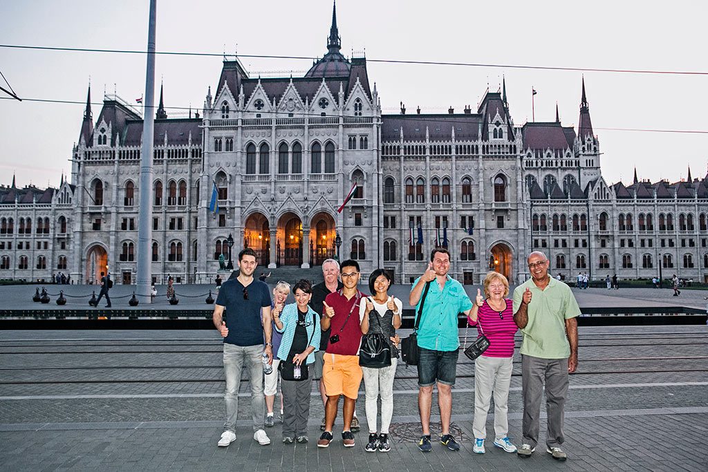 night stroll ,Private Budapest Night Stroll & Boat Cruise,Absolute Tours Budapest,Budapest guided walk